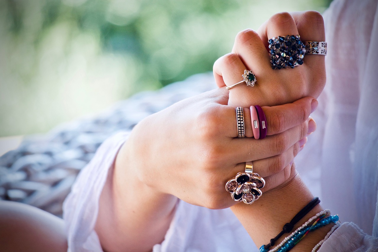 rings, hands, fashion-7440500.jpg