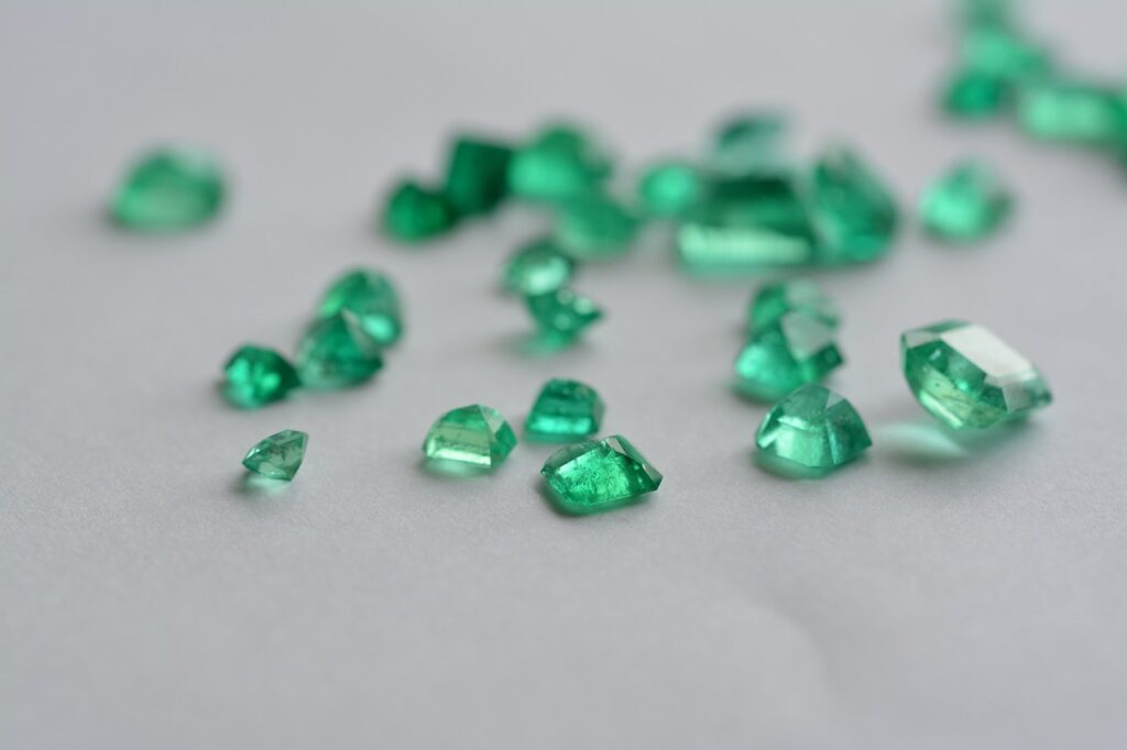 gem, emerald, stones-4014145.jpg