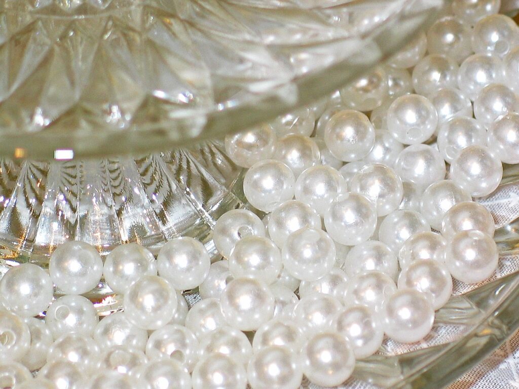 pearls, beautiful wallpaper, foam beads-1264573.jpg